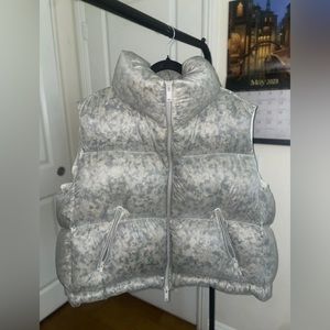 ECKHAUS LATTA Moose Knuckles Limited Edition Puffer Vest Size M Coconut Milk